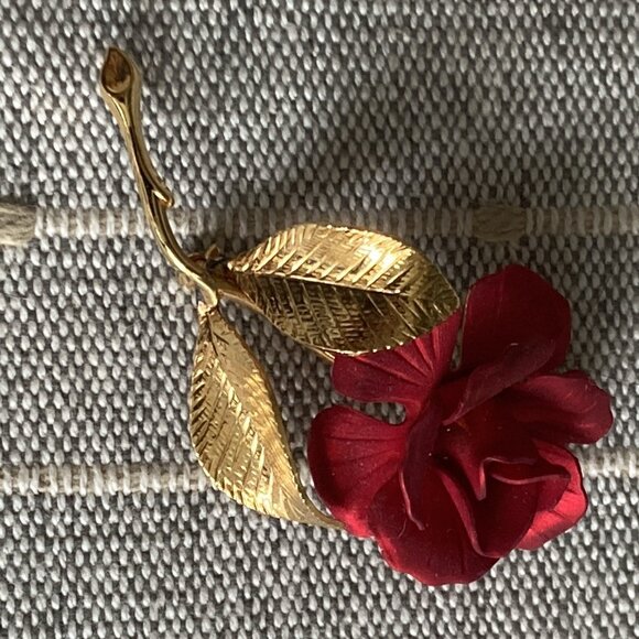 VTG Brooch Pin Cerrito Red Rose Flower Gold Tone Jewelry In Original Paper Box - Picture 1 of 9